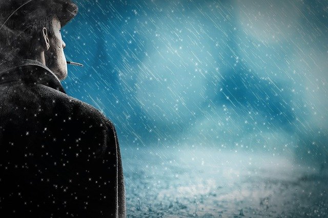 χωρισμός και κατάθλιψη άνδρας καπνίζει στο χιόνι