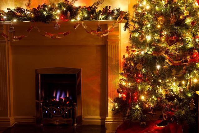 χριστουγεννιάτικα τραγούδια τζάκι και χρισοτυγεννιάτικο δέντρο